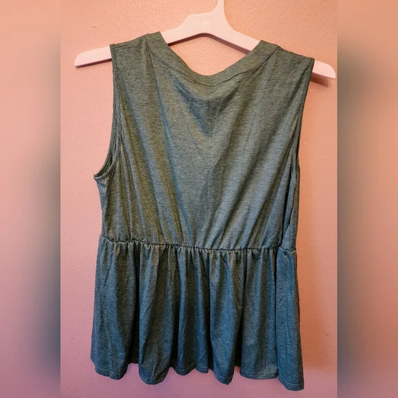 Bloomchic Peplum top - Picture 4 of 4